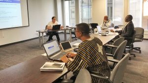 Photo de classe pendant la formation sur la Préparation à l'accréditation MSPP - Manager spécialiste en Partenariat Public-Privé (PPP)