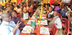 Déjeuner au restaurant pendant la formation en Management des Partenariats Public-Privé (PPP)